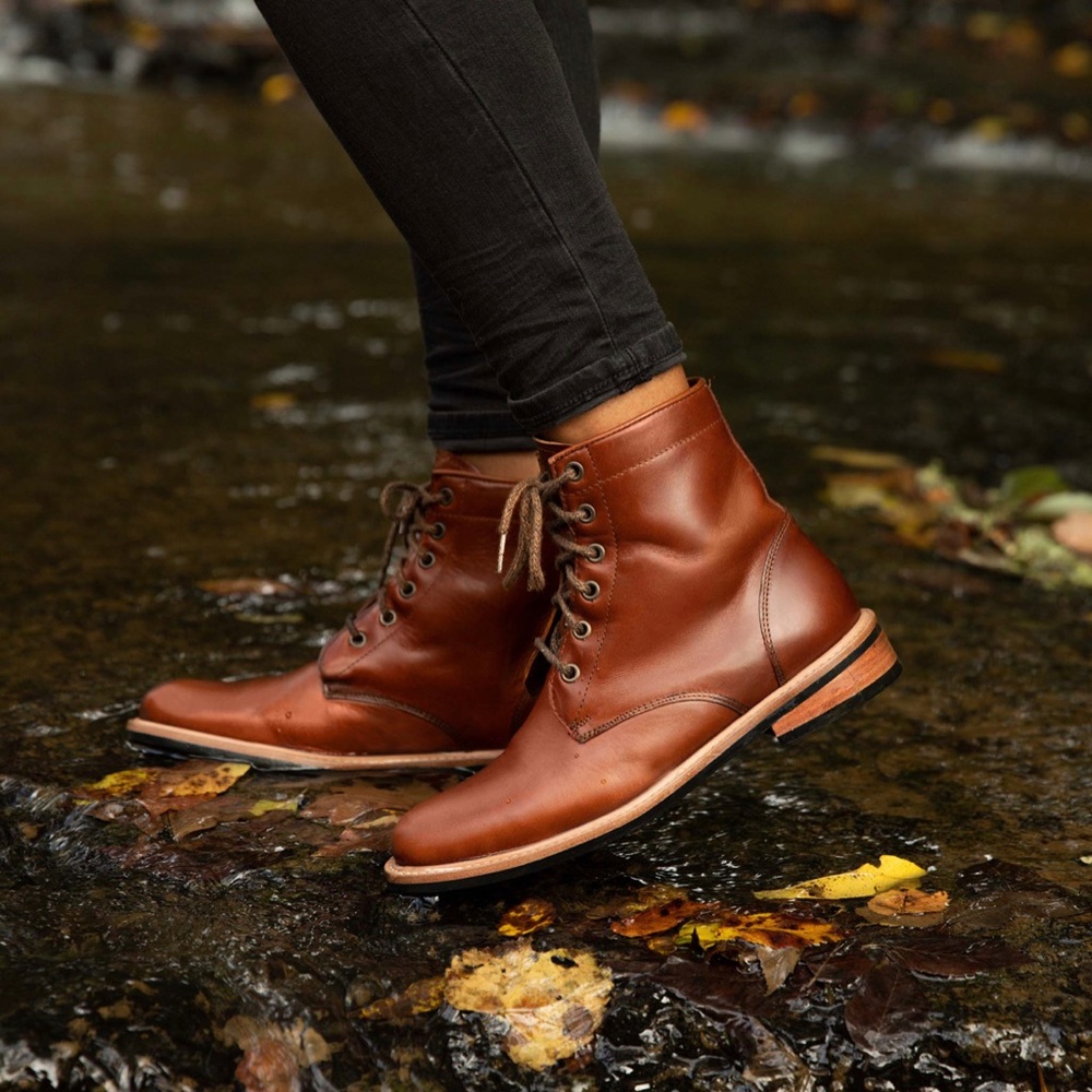 Nisolo Amalia boot in amber color